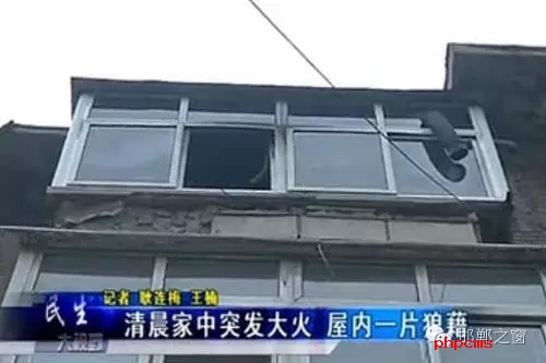 8月9日早，邯鄲新興大街青年路口，和平里小區(qū)16號(hào)樓2單元，一居民家中著火。消防官兵接警后，立即趕往現(xiàn)場(chǎng)，經(jīng)過(guò)消防隊(duì)員十多分鐘的搶救，大火被全部撲滅。不過(guò)所幸，無(wú)人員受傷，目前，起火原因還在調(diào)查中。